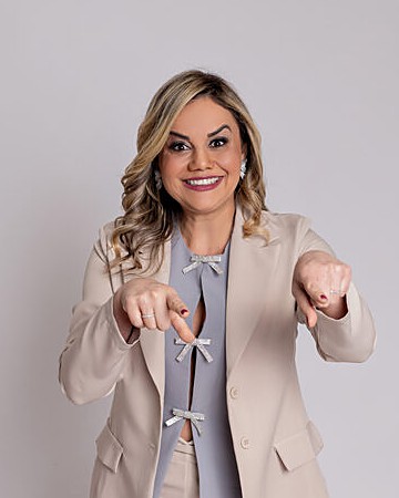 Prof.ª Ana Flávia Alves, fundadora do Transformar Concursos da Saúde